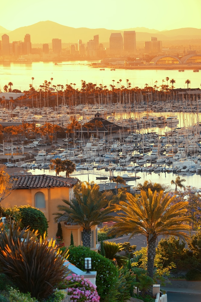 San,Diego,Downtown,Skyline,At,Sunrise,With,Boat,In,Harbor.