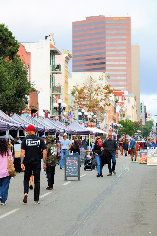 November,19,,2023,In,San,Diego,,Ca:,People,Walking,And